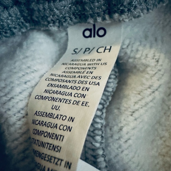 ALO Yoga Woman’s Gray Sweatpants - Like New - Never Worn - Picture 2 of 2